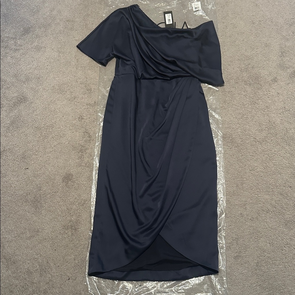 Elegant Rayna One-Shoulder Gown - Picture 6 of 8
